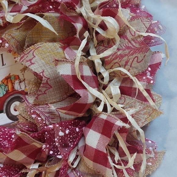 HANDMADE 18" Wreath - Picture 5 of 10